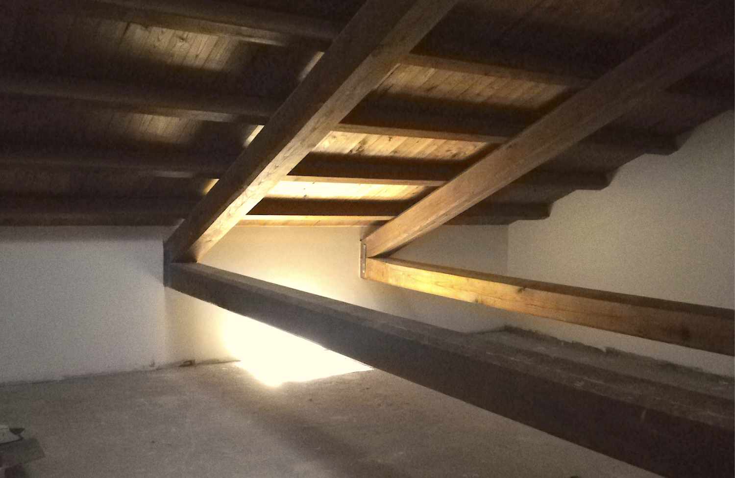 Sottotetto di Palazzo Corvi a Fontecchio (AQ) Progetto di recupero e ridestinazione turistica della OrianoAssociati Engineering