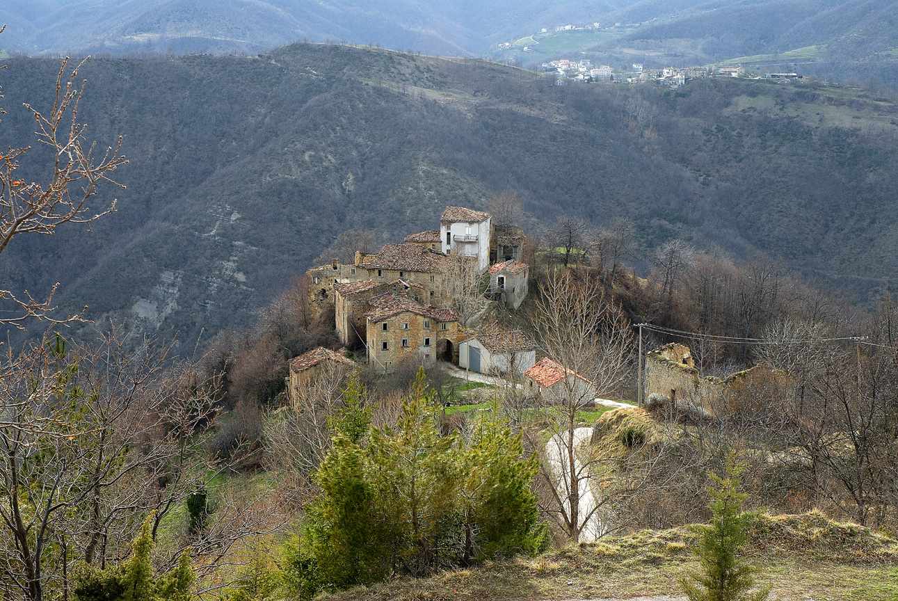 Progetto di recupero e ridestinazione turistica di antico borgo "Martese" - Rocca Santa Maria (CH)